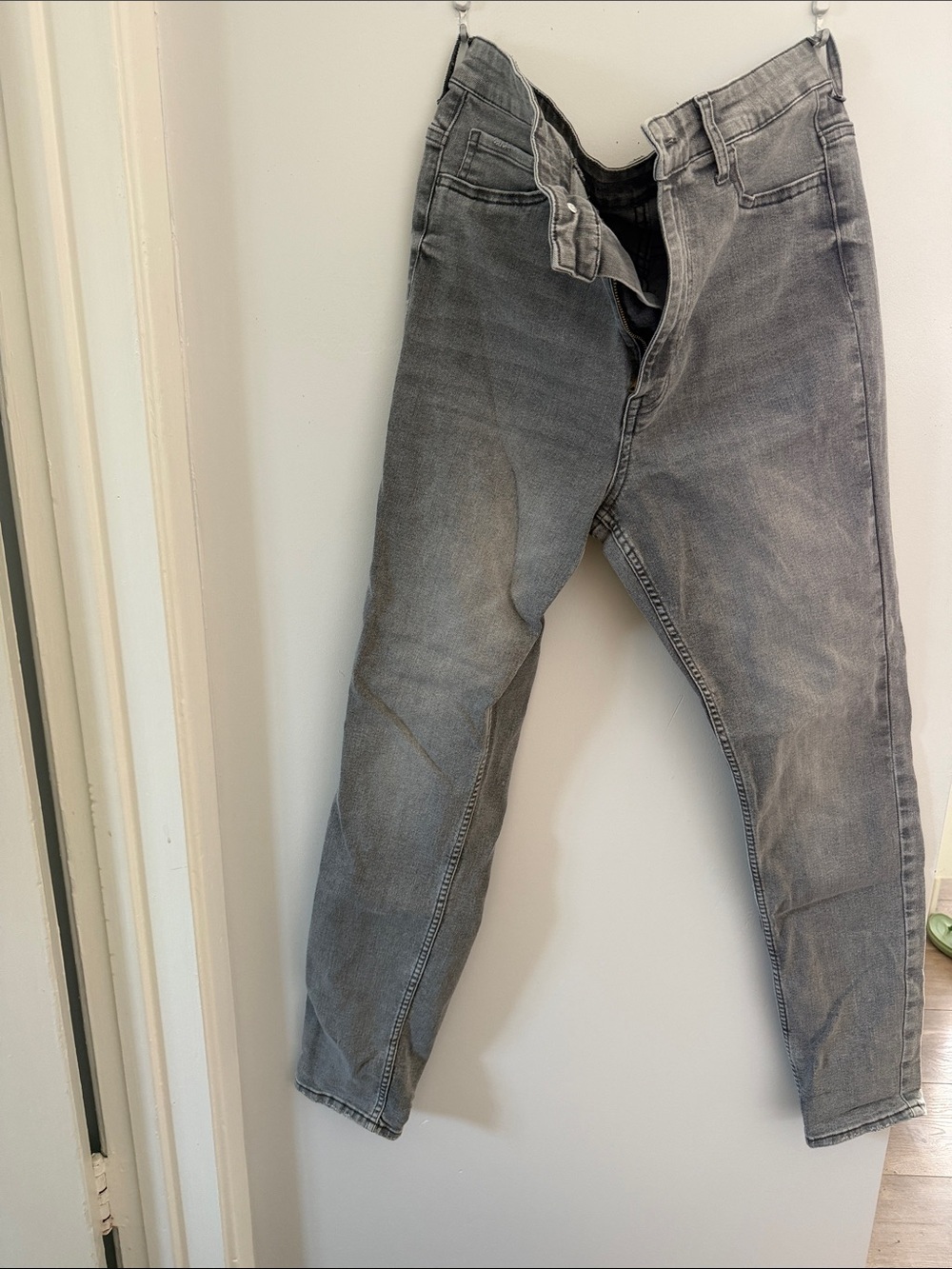 H&M Women's Slim Straight Jeans in Faded Gray